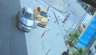 Adana'da trafikte dehşet anları Taksiciyi beş yerinden bıçakladı
