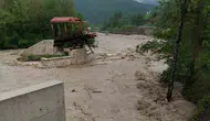 Kastamonu'da şiddetli yağış köprüyü yerinden söktü