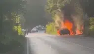 Sarıyer'de seyir halindeki araç bir anda alev topuna döndü