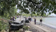 Giresun'da kediye direksiyon kırınca otomobil plaja uçtu