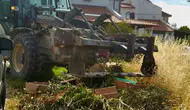 Ayvalık sokaklarında çöp kirliliğine karşı zabıta devriyesi