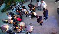 Sakarya’da hatalı sollama yapan motosiklet üç metre yükseklikten aşağı uçtu
