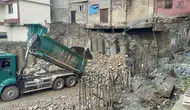 Hakkari’de inşaat kazısı çevredeki binaları uçuruma sürükledi