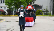 Vefat eden üsteğmenin öğrencilere burs bulmak için çabaladığı mesajlar ortaya çıktı