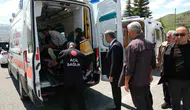 Elazığ yolunda kaza Milletvekili Erol yaralılara yardım etti