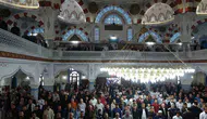 Kilis halkı bayram sabahı camilerde bir araya geldi