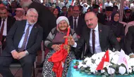 Çorumda 90 yaşındaki Bayrak Ana törene damgasını vurdu
