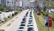Tatil dönüşü Afyonkarahisar yolunda uzun araç kuyrukları oluştu