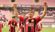 Eskişehirspor kaptanı Akın Akman takımdan ayrıldığını duyurdu