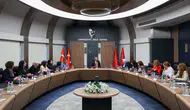 Özgür Özel kadın siyasetçilerle genel merkezde buluştu