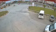 Manavgat trafiğinde motosiklet kazası kameraya yansıdı