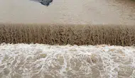 Erzincan’da Karasu Nehri taştı tarım arazilerini su bastı