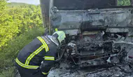 Zonguldak yolunda seyir halindeki kamyon aniden alevlere teslim oldu