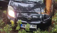 Bodrum’da yağışlı yolda kontrolden çıkan araç ormana girdi