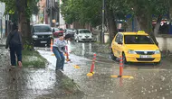 Edirne’de bayram günü aniden bastıran dolu ve sağanak trafiği kilitledi
