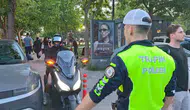 Kadıköy sahilde kaldırıma çıkan motosikletlilere ceza yağdı