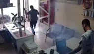 Adana'da tamir edilen telefon bataryası aniden patladı