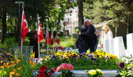 Şehit aileleri Kurban Bayramı öncesi kabir başında dua etti