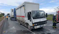 Manavgat yolunda kamyon tıra arkadan çarptı