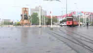 İstanbul güne aniden bastıran sağanakla uyandı