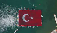 Sapanca Gölü’nde dev bayrakla 19 Mayıs kutlaması
