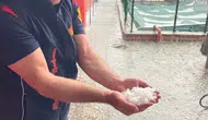 Sandıklı’da dolu yağışı hayatı felç etti