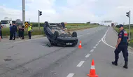 Tekirdağ'da kavşak kazası otomobili ters çevirdi