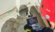 Eskişehirde su borusuna sıkışan üç yavru kedi kurtarıldı