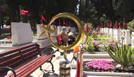 Edirnekapı Şehitliği bayram sabahı ziyaretçilerle doldu