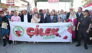 Menemen’de çilek festivali dünyaya açıldı