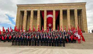 Bakan Bak ve gençler 19 Mayıs için Anıtkabir’de bir araya geldi