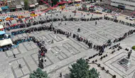 Kırıkkale'de fide bereketi Vatandaşlar yağmura rağmen meydanı boş bırakmadı