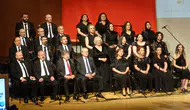 Sağlık çalışanları bu kez hastane yerine sahnede türkü söyledi
