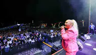 Kibariye Manisa konserinde hemşehrileriyle buluştu