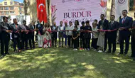 Burdur’un bahçeleri lale temalı eserlerle renklendi