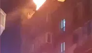 Esenyurt’ta geceyi aydınlatan çatı yangını korkuttu