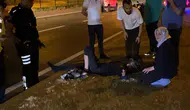 İnegöl yolunda kaza geçiren oğlunun elini bir an bırakmadı