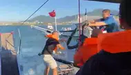Narlıdere açıklarında su alan teknedeki 6 kişi son anda kurtarıldı