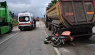 Payas yolunda hafriyat kamyonu ve motosiklet çarpıştı