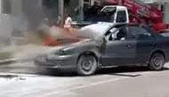 Erzurum’da seyir halindeki otomobil alevlere teslim oldu