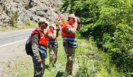 Artvin’de dereye uçan araçtaki baba ve oğul aranıyor