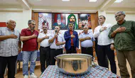 Cemil Tugay Karşıyaka'daki aşure buluşmasına katıldı