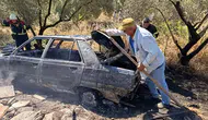 Aydın'da bir sürücü otomobilindeki yangını ormana sıçramadan durdurdu
