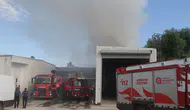 Antalya’da bir servis dükkanını alevler teslim aldı