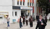 Kayseri'de polis sınava yetişemeyen öğrencilerin imdadına yetişti