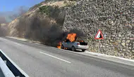Hatay'da seyir halindeki araç küle döndü