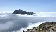 Kaya Düldül Dağı sislerin arasında masalsı bir görünüme büründü
