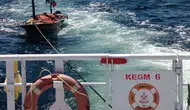 Çanakkale Boğazı'nda motoru bozulan tekne kaptanı yardım istedi
