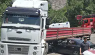 Çukurca yolunda tır kazası sürücüyü hastanelik etti