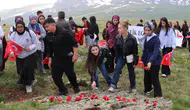 Erzurumlu gençler Sarıkamış şehitleri için zirveye yürüdü